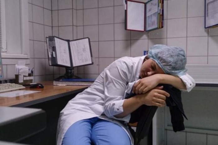 Какие компенсирующие выплаты полагаются медицинским работникам за работу в ночную смену?