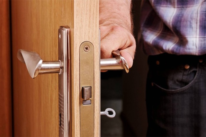 В Испании квартиру белорусов захватили сквоттеры