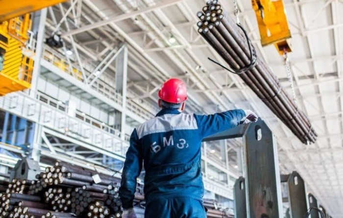 Белорусский металлургический завод ищет работников. Какие зарплаты предлагают?
