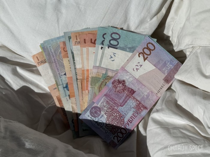 Зарплаты до 4000 рублей. Кому в Беларуси готовы платить такие деньги?