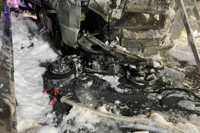 В Австрии тягач белоруса сгорел от попавшего под него мотоцикла В Австрии тягач белоруса сгорел от попавшего под него мотоцикла