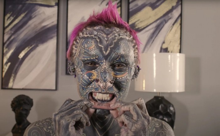 Девушка покрыла татуировками 99,8% тела и стала мировой рекордсменкой Девушка покрыла татуировками 99,8% тела и стала мировой рекордсменкой