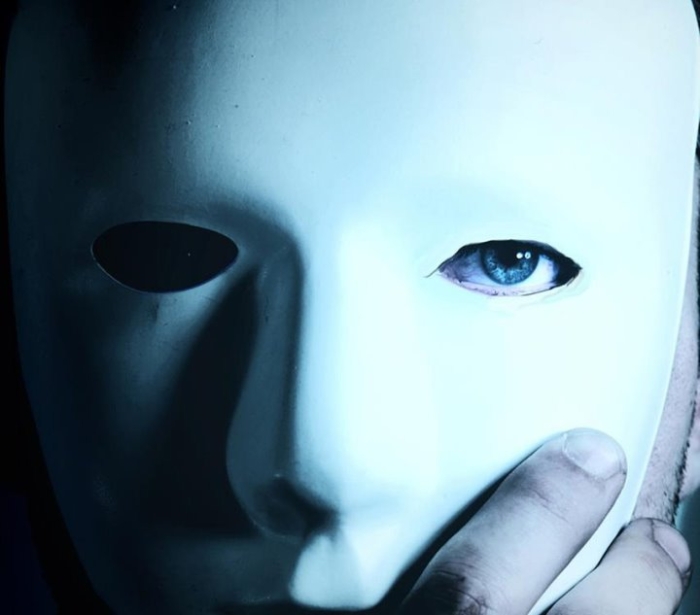 Мужчина 15 лет жил со щепкой в глазу. И не замечал этого